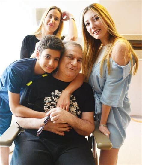 Mehmet Ali Erbil ile çocukları Yasmin ve Ali Sadi arasındaki kırgınlık bitti... 67'nci yaşını birlikte kutladılar - Magazin haberleri